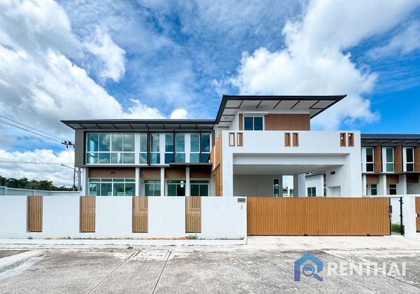 House 3 beds. 305 sq.m. - photo 1