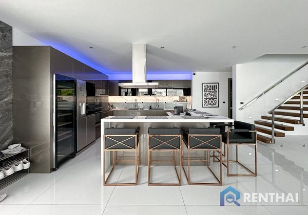 Villa 6 beds. 750 sq.m. - photo 2